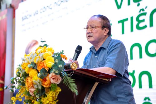  Tại Hội sách, PGS.TS Nguyễn Toàn Thắng - nguyên Viện trưởng Viện Văn hóa và Phát triển, Học viện Chính trị quốc gia Hồ Chí Minh - nêu định nghĩa về công nghiệp văn hóa. Theo ông, công nghiệp văn hóa là sự ứng dụng tiến bộ công nghệ, kỹ năng kinh doanh, sử dụng năng lực sáng tạo, nguồn vốn văn hóa để tạo ra sản phẩm, dịch vụ văn hóa, đáp ứng nhu cầu tiêu dùng và hưởng thụ văn hóa cho đại chúng. 