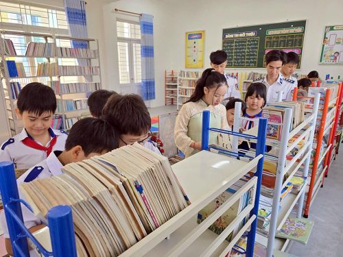 Ngày hội giới thiệu đến tập thể giáo viên và các em học sinh tiểu học nhiều đầu sách hay
