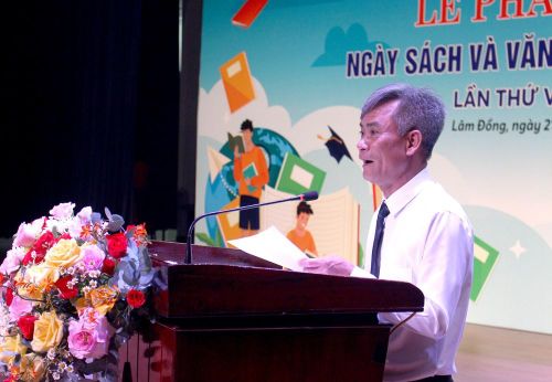 Ông Nguyễn Anh Hùng, Phó Giám đốc Sở VHTTDL tỉnh Lâm Đồng phát biểu khai mạc chương trình