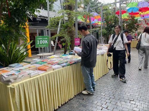 Nhiều chương trình giảm giá, khuyến mãi được đưa ra.