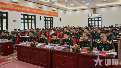 Các đại biểu dự buổi bế mạc.