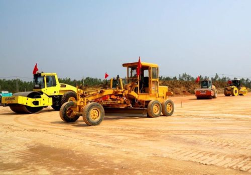Các nhà thầu đang đẩy nhanh nhiều mũi thi công trên công trường cao tốc Quy Nhơn - Pleiku.