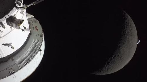 NASA tuyên bố sẽ xây căn cứ Mặt trăng với chi phí 20 tỷ USD. Một số chuyên gia cho rằng, chi phí thực tế có thể lớn hơn nhiều bởi lẽ chỉ riêng chi phí ước tính cho một tên lửa Hệ thống Phóng Không gian (SLS) khoảng 2,5 tỷ USD. Tên lửa SLS đã được NASA sử dụng trong sứ mệnh Artemis II vừa qua.