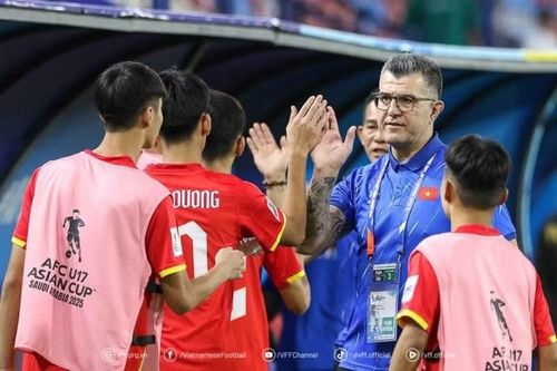 Dưới sự dẫn dắt của HLV C.Roland, U17 Việt Nam đang duy trì chuỗi phong độ cực kỳ ấn tượng với 14 trận liên tiếp bất bại.