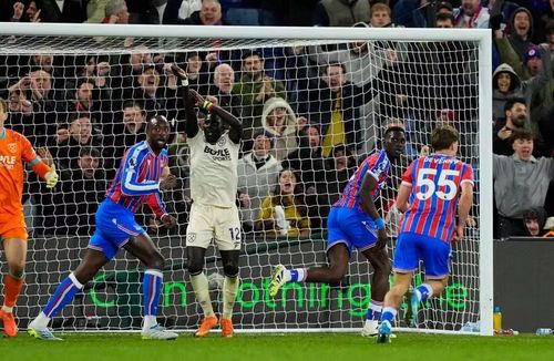 Crystal Palace đã bị trọng tài Ismaila Sarr từ chối một bàn thắng do lỗi chạm tay của Jean-Philippe Mateta.