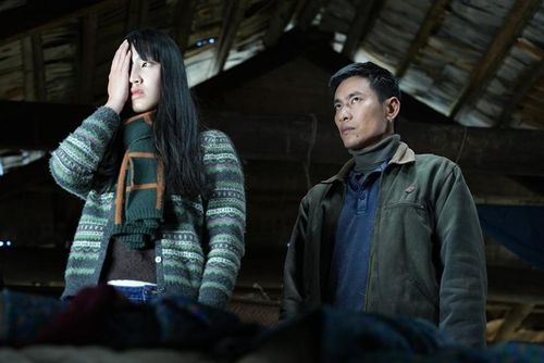 Hai anh em pháp sư là Còn (Kiều Minh Tuấn) và Dương (Đoàn Minh Anh) trong bộ phim "Phí Phông: Quỷ máu rừng thiêng"