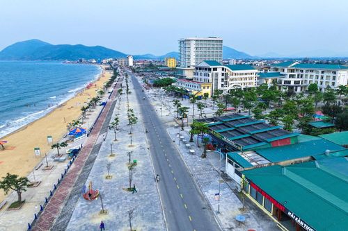 Được ví như “cung đàn trời”, biển Thiên Cầm mang vẻ đẹp vừa dịu dàng, nên thơ, vừa đủ tĩnh tại để du khách tìm về giữa nhịp sống ngày càng nhiều áp lực.