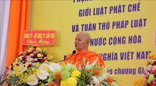 Hòa thượng Đào Như, Trưởng ban Ban Trị sự Giáo hội Phật giáo Việt Nam thành phố, phát biểu.