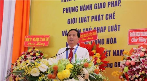 Ông Trần Văn Huyến, Phó Bí thư Thành ủy, phát biểu.