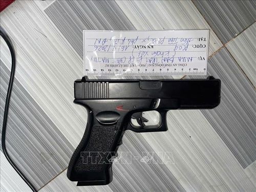 Tang vật tại hiện trường được lực lượng chức năng thu giữ. Ảnh: TTXVN phát