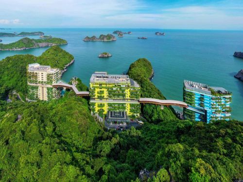 Cát Bà đang nổi lên là “ngôi sao” mới của miền Bắc dịp nghỉ lễ 30/4 – 1/5.