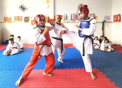  Các võ sinh CLB Taekwondo xã Biển Hồ tập luyện thi đấu đối kháng. Ảnh: R.H 