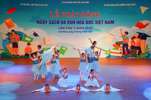 Văn nghệ chào mừng
