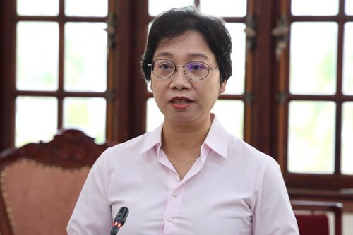 Đại diện Sở Văn hóa, Thể thao và Du lịch Lâm Đồng báo cáo tổng thể công tác chuẩn bị chương trình, nội dung nghệ thuật và kế hoạch tổ chức