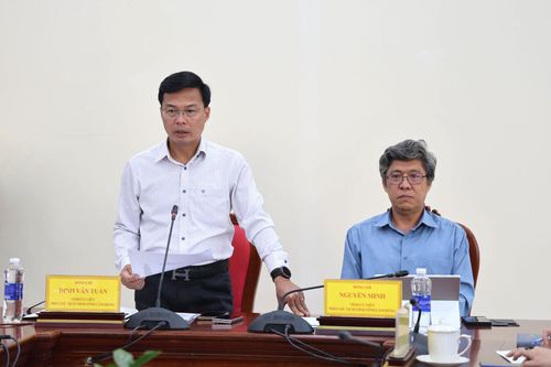 Đồng chí Đinh Văn Tuấn, Tỉnh ủy viên, Phó Chủ tịch UBND tỉnh phát biểu kết luận cuộc họp, yêu cầu các đơn vị hoàn thiện công tác chuẩn bị, bảo đảm tổ chức thành công Lễ khai mạc “Chào mùa du lịch hè 2026”