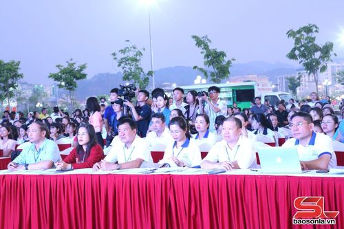Ban giám khảo cuộc thi.