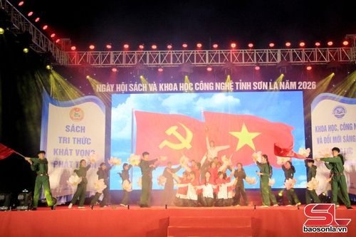 Hoạt cảnh "Ký ức Đồng Lộc - Những đóa hoa bất tử" của Trường PTDT Nội trú tỉnh.