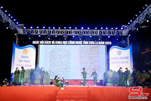 Nhạc kịch "Ngã ba Đồng Lộc - Tuổi 20 bất tử" của Trường THPT Chiềng Sinh.
