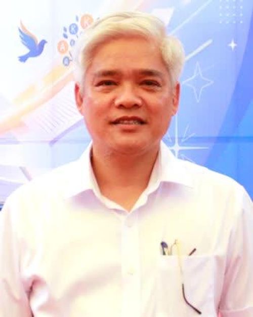 Thầy giáo Nguyễn Phú San Hiệu trưởng Trường PTDT Nội trú THPT Hà Giang