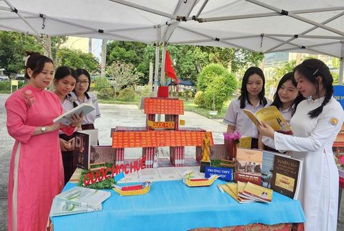 Không gian Cuộc thi Thiết kế mô hình trưng bày tài liệu với chủ đề “Sách với di sản Huế”