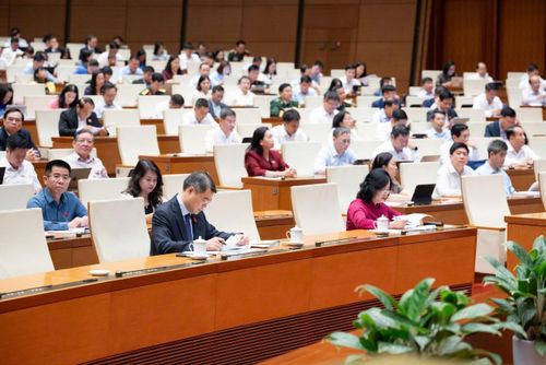 Các đại biểu dự phiên họp sáng 21/4.