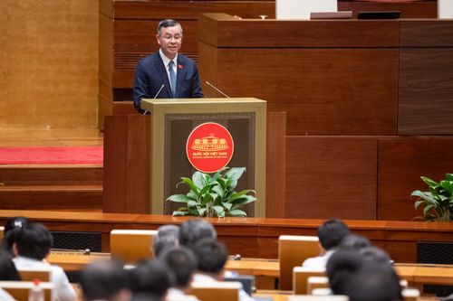 Bộ trưởng Bộ Tài chính Ngô Văn Tuấn giải trình tại phiên họp. Ảnh: Phạm Thắng