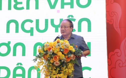 PGS.TS Nguyễn Toàn Thắng chia sẻ kiến thức về ngành công nghiệp văn hóa tại tọa đàm. Ảnh: PV