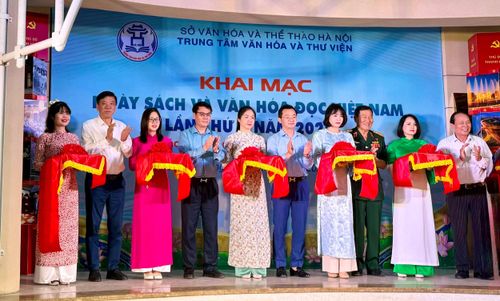 Khai mạc Ngày sách và Văn hóa đọc Việt Nam với chủ đề “Sách - Tri thức - Khát vọng phát triển đất nước”. Ảnh: Thụy Du