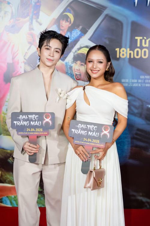 Gil Lê và Xoài Non rạng rỡ xuất hiện bên nhau