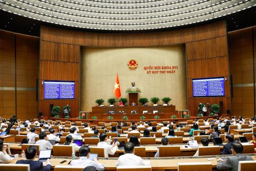 Toàn cảnh phiên thảo luận tại Hội trường sáng 22/4