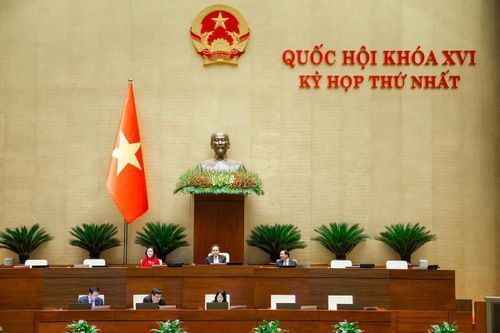 Đoàn chủ tọa tại phiên họp sáng 22/4