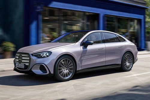  Bộ pin Lithium-ion dung lượng 94 kWh cho phép xe di chuyển quãng đường 592 - 762 km với một chu kỳ. Chức năng sạc nhanh DC công suất 330 kW cho phép sạc đầy 10% đến 80% trong 22 phút, hoặc bổ sung 325 km trong vòng 10 phút. 