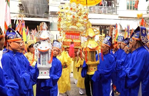 Những nghi thức truyền thống tạo nên bầu không khí trang nghiêm