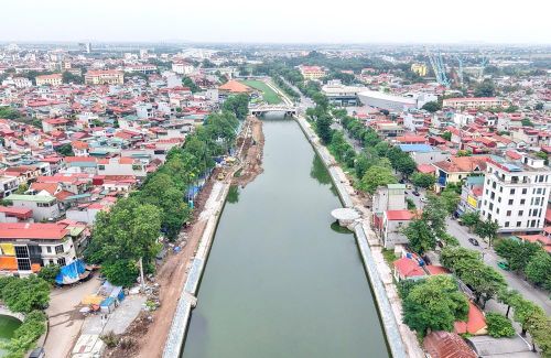 Toàn cảnh khúc sông Vân nơi phát hiện 3 cọc gỗ cổ