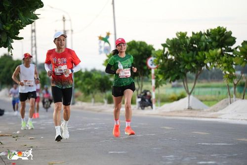 Từ 27-28.6 diễn ra Giải Việt dã “Lý Sơn - Theo dấu chân tiền tiêu”, hành trình chạy bộ xuyên qua những cung đường biển, ruộng tỏi và di tích lịch sử, đưa người tham gia khám phá trọn vẹn vẻ đẹp đảo tiền tiêu