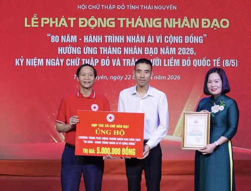 Hợp tác xã chè Hảo Đạt ủng hộ 5 triệu đồng. Ảnh: Thu Hằng - TTXVN