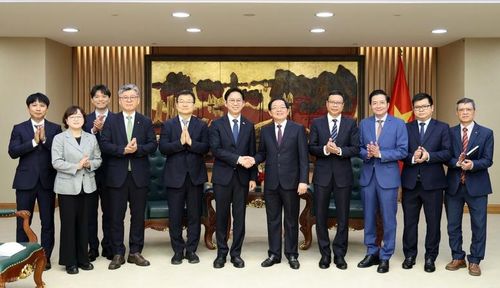 Phó Thủ tướng Hồ Quốc Dũng và Phó Thủ tướng Hàn Quốc Bae Kyung Hoon cùng các đại biểu tại buổi tiếp - Ảnh: VGP/Gia Huy