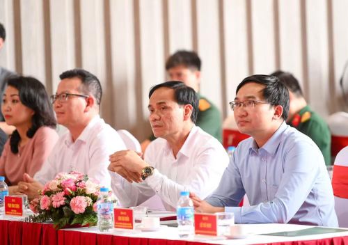 Các đại biểu dự lễ khai mạc