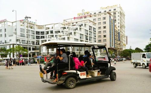 Hoạt động xe điện bị du khách than phiền rất nhiều khi về Sầm Sơn du lịch