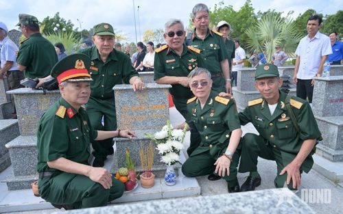 Ban liên lạc Cựu chiến binh Trung đoàn 1-U Minh, Quân khu 9 (khu vực Hà Nội) bên mộ liệt sĩ xác định được danh tính.