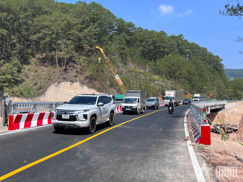  Các phương tiện được phép lưu thông qua cầu trong sáng 22-4.