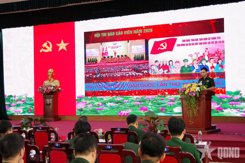 Thí sinh thực hành nội dung thi thuyết trình.