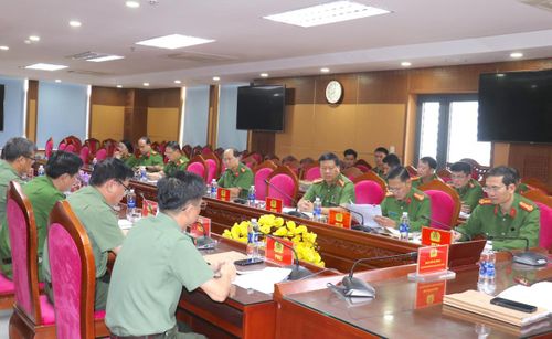 Các thành viên tham gia cuộc họp xét, đề nghị đặc xá năm 2026.