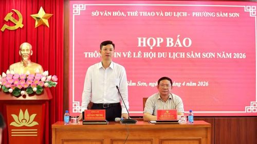 Lãnh đạo Sở VHTT&DL Thanh Hóa cùng lãnh đạo phường Sầm Sơn chủ trì buổi họp báo.