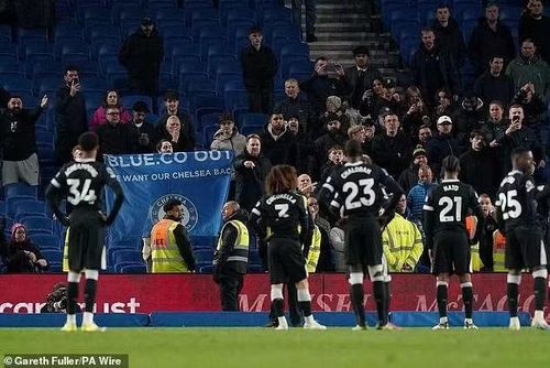 Tấm vé dự Champions League mùa sau vì thế cũng gần như vuột khỏi tầm tay Chelsea. Họ đã bị chính Brighton đẩy xuống vị trí thứ 7 với 48 điểm sau 34 trận.