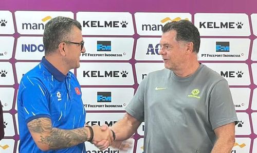 Ở bên kia chiến tuyến, HLV trưởng Carl Veart của U17 Australia dành sự tôn trọng lớn cho U17 Việt Nam.