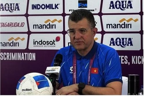 Ông Roland nói: “Chúng tôi đã tìm hiểu kỹ và nắm được những điểm mạnh của đội tuyển Australia. Họ chắc chắn là một đối thủ rất đáng gờm". Ảnh CNN Indonesia.