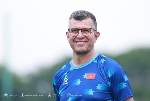 Roland nói thêm: “Các cầu thủ đang tiến bộ qua từng trận. Trận đấu tới là một thử thách lớn, và chúng tôi luôn chuẩn bị những gì tốt nhất để các em có thể tận hưởng trận đấu cũng như đạt được kết quả tốt". Ảnh: VFF.