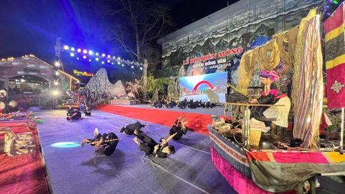 Bản sắc của người dân được thể hiện đậm nét.
