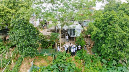 Phó Chủ tịch UBND tỉnh Phú Thọ Đinh Công Sứ trực tiếp kiểm tra hiện trường.